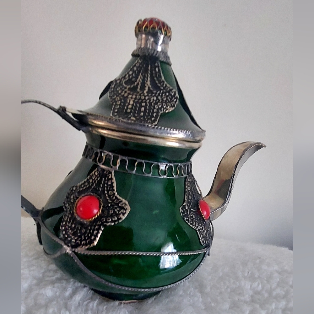Traditional vintage ceramic and silver metal filigree Moroccan tea/coffe pot. - Picture 8 of 12